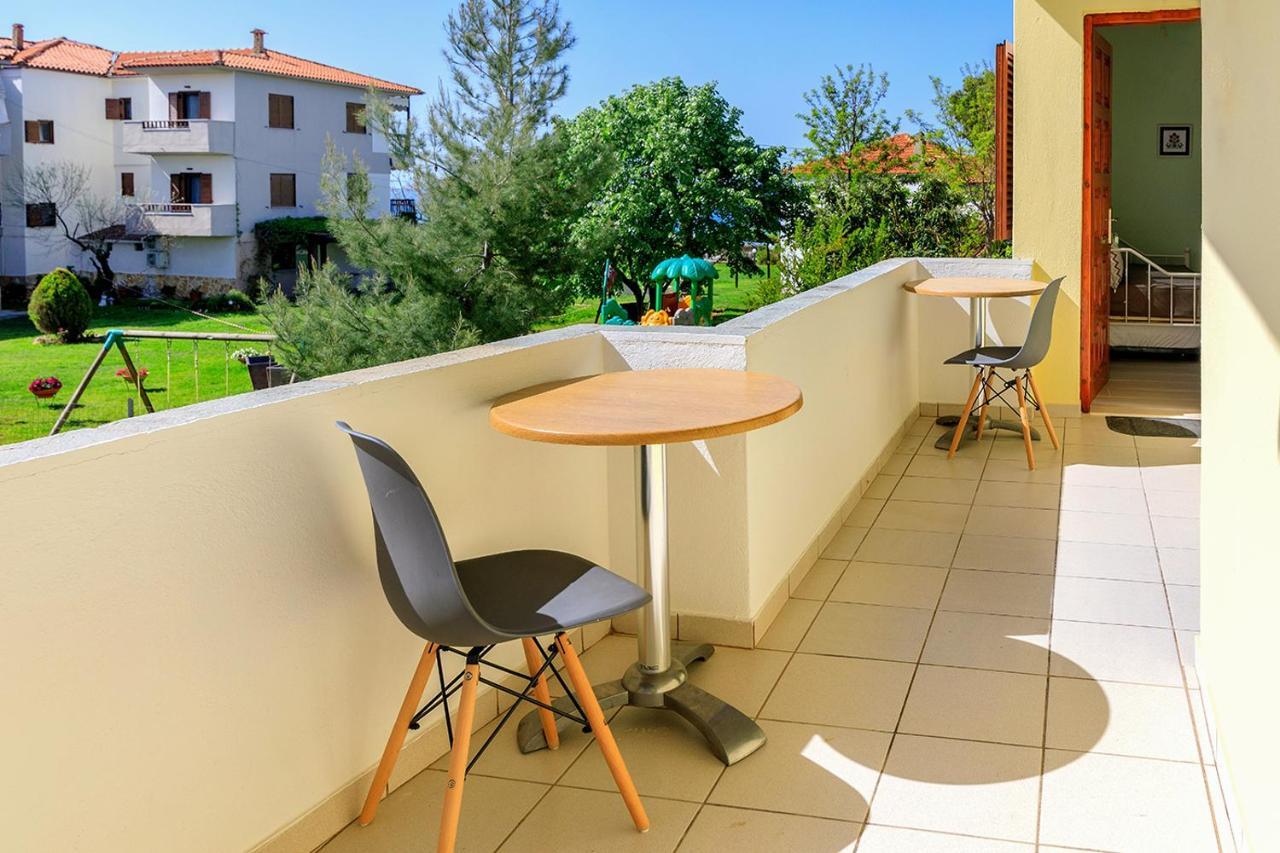 Agapitos Apartments Nikiti  Eksteriør billede
